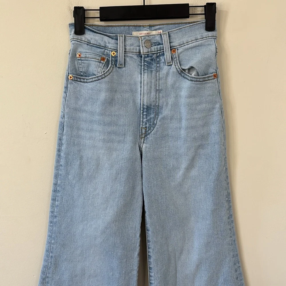 Levi’s Ribcage Bell Sits Well Together Light Wash Size 24 - Picture 3 of 14